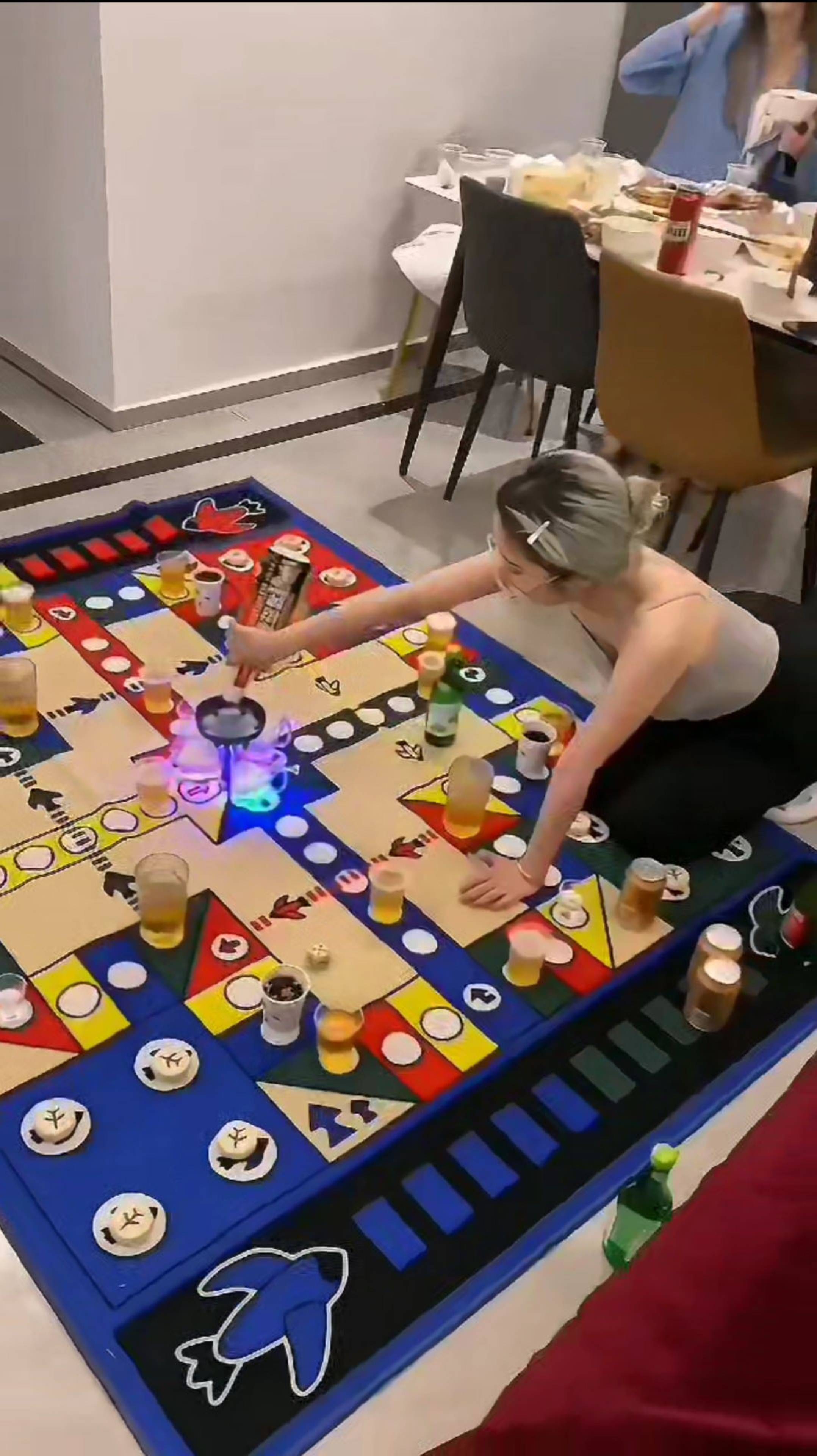 Ночь игральных костей, смеха и дружбы, день вечеринки в Ludo Oasis!