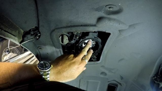 BMW F30 Low Beam Malfunction - Xenon HID Headlight Bulb Replacement