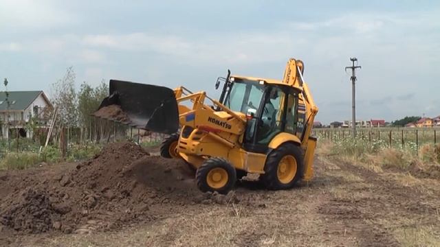 TEST DRIVE KOMATSU WB93R LOADING AND UNLOADING