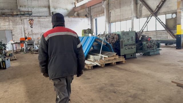 Привезли очередной станок для токарной обработки. Пополняем станочный парк.