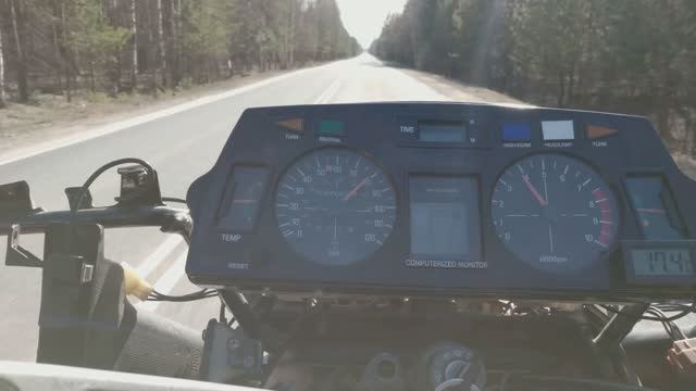 Yamaha Venture. Первый пробный выезд на одном карбюраторе. Ямаха ехала хорошо но не долго. Почему??