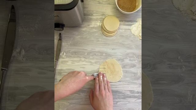 Жаворонки из двух видов теста