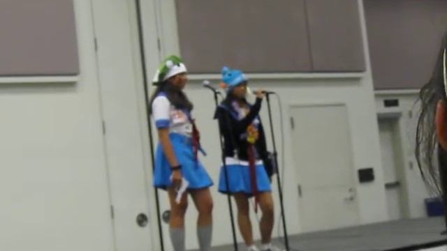 Fanime 2009 Gong show: Loli girls sings