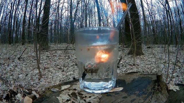 Что будет, если 10 бенгальских огней опустить в воду