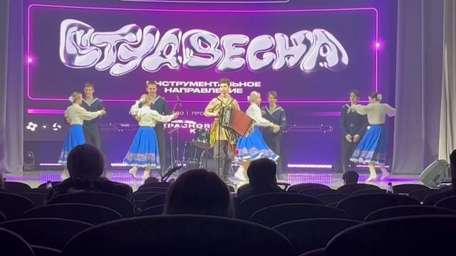 Зырянов Вадим виртуозно исполнил попурри из известных музыкальных произведений на гармони