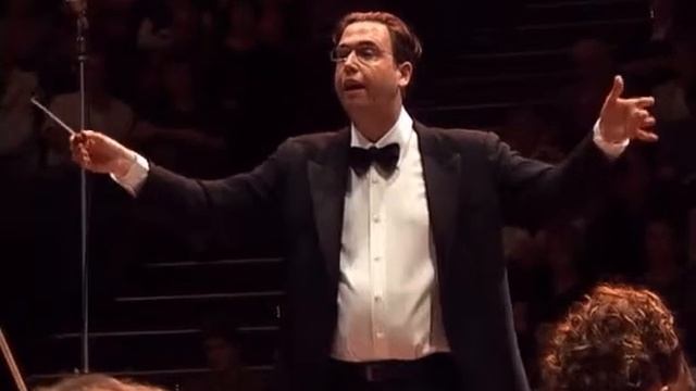 Ori Leshman conducting