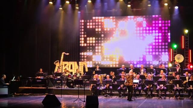 Дирижёр Андрей Балин. Сургут Экспресс-Бэнд