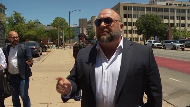 Alex Jones speaks to reporters on day 6 of his trial | FOX 7 Austin