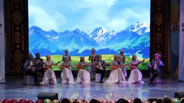 "Өрлеу" орынд. "Қарлығаш" қазақ халық аспаптар ансамблі, жетекшісі: Сабыр Маканов
