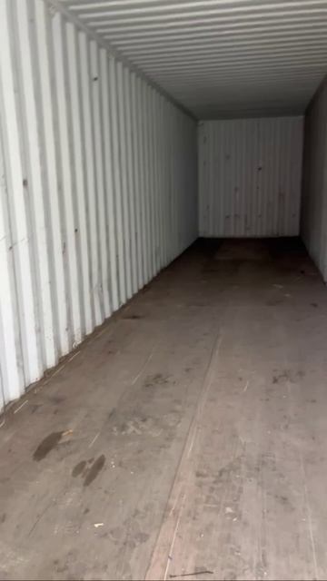 Нужно надежное решение для хранения? 🚢 Наши контейнеры — идеальный выбор!