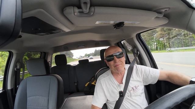 В Канаді так погано що люди масово її залишають.