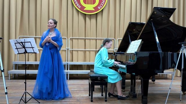 13. Г. Форе - «Пробуждение». Исполняет Чернышева Н.В., за роялем Кислова Екатерина.