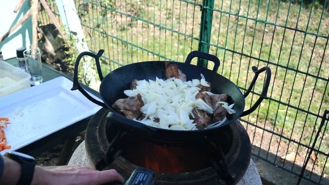 Plow auf dem Tandir zubereitet.  Плов на Тандыре