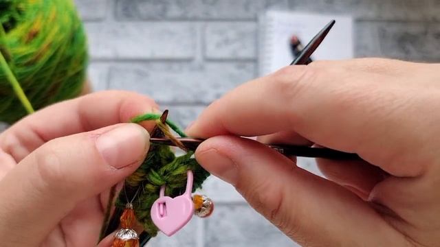 МК шапочка с ушками. торопыжке, клуб "28 петель". Пряжа 300м на 100г. спицы 3.5
