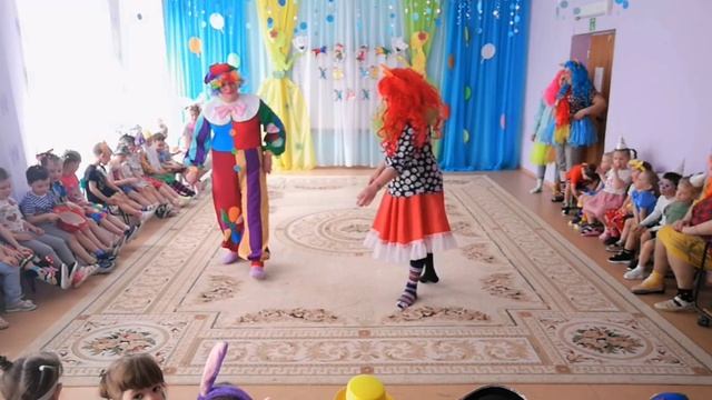 "В День смеха посмеёмся, удаче улыбнемся!!!