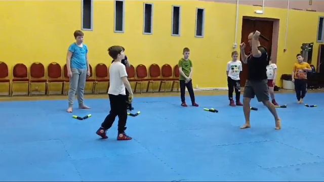 Нунчаку - начальные тренировки с детьми. Потапов Денис, фрагмент