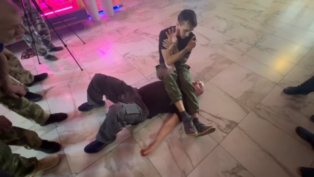 От безысходности))). Позже выложу в хорошем качестве))).