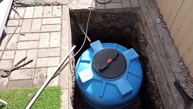 Как организовать слив дренажной воды, если нет септика и проложить трубы без нагромождения двора?
