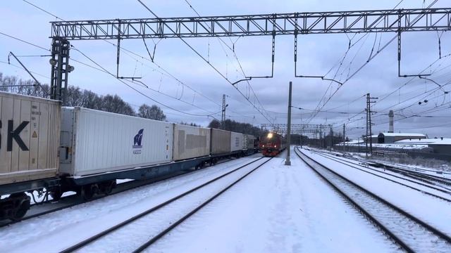 ЭД4М-0201 прибывает на станцию Селятино.