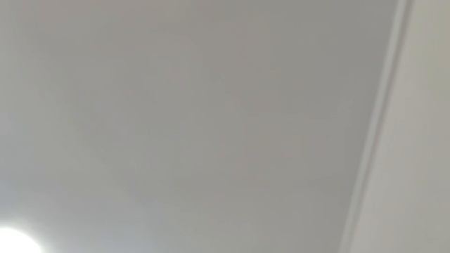 Все готово для начала оклейки обоев, нашел классную краску для потолка