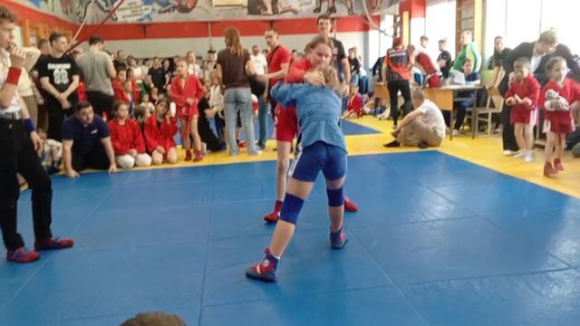 Самбо полуфинал 2015 год против 2013 😍💪победа