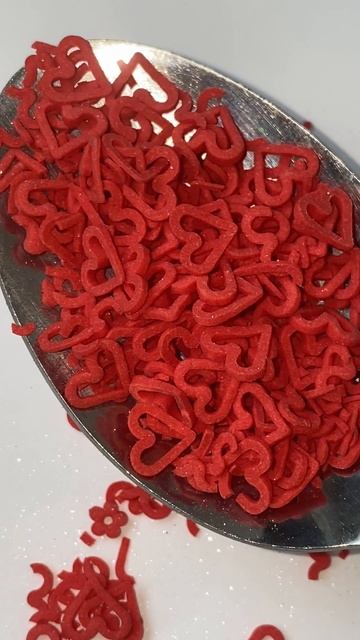 Сахарные посыпки «Фа Декор» сердечки с вырезом красные. Фасовка от 1 кг. Производитель ФСД