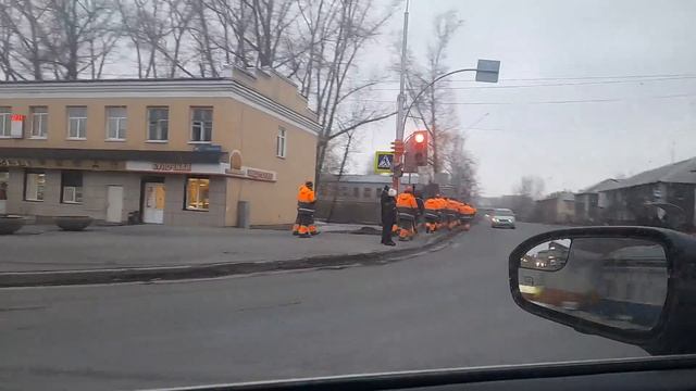 Огромное скопление мигрантов в Кемерово. Мигранты в России. Но без них мы не можем
