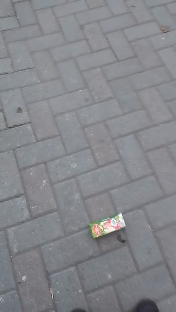 взрываю баночку от сока