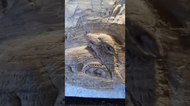 Carving wood.Закончил с черновую работу над панно,,Охота"Теперь убирать весь хлам.