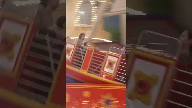 я катаюсь на каруселей 🤯🤯🤯😄😄😄