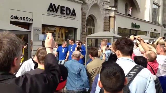 Apple Store Berlin - Employees