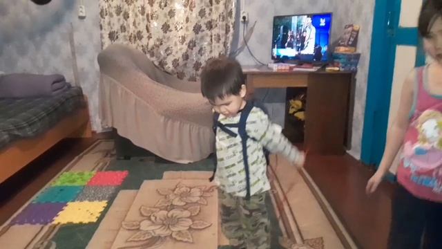 Аутизм//На площадке//Поехали на велике