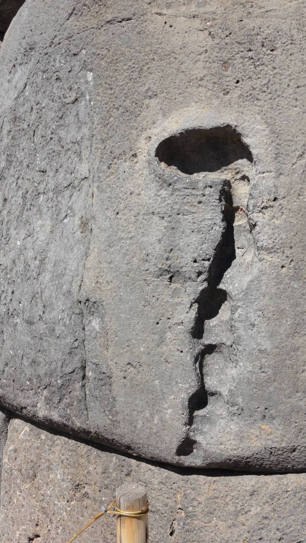 Необъяснимые следы на древних блоках в Саксайуамане, которые приписывают обычным индейцам (улучшение