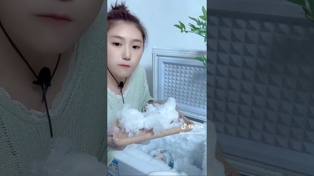 хрустящий лёд из морозилки, асмр.
