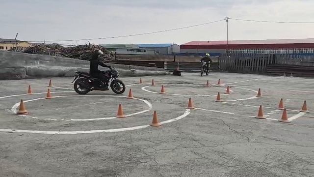 Упражнение Габаритная восьмерка, категория А