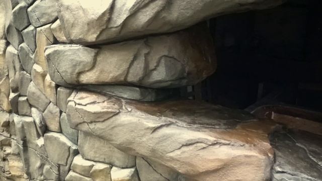 Фасадная стена сарая после полного высыхания пропитки.