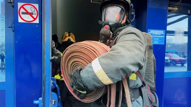 Пожарно-тактические учения по тушению условного пожара в ТРЦ «РИО»