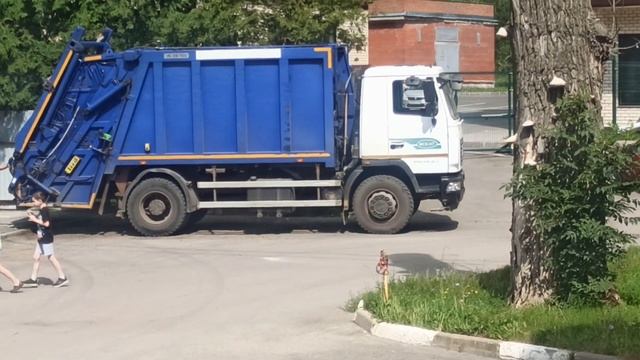 Мусоровоз Маз Мск-НТ Вывозит Мусор На Пионерской улице 18б(23.07.2024)