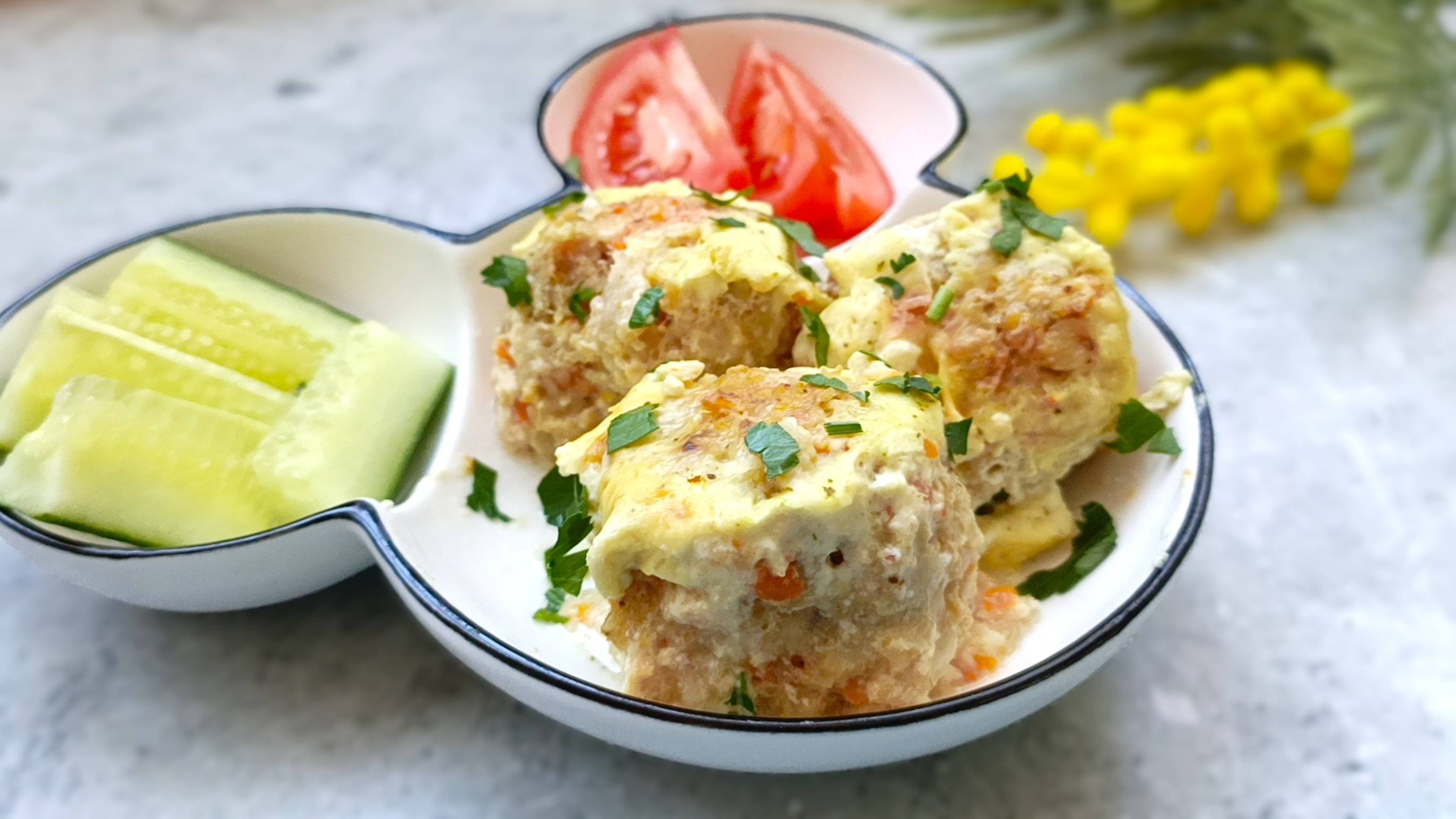 Рыбные тефтели с овсяными хлопьями и овощами в духовке
