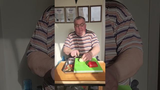 Как быстро и правильно приготовить полезный витаминный салат