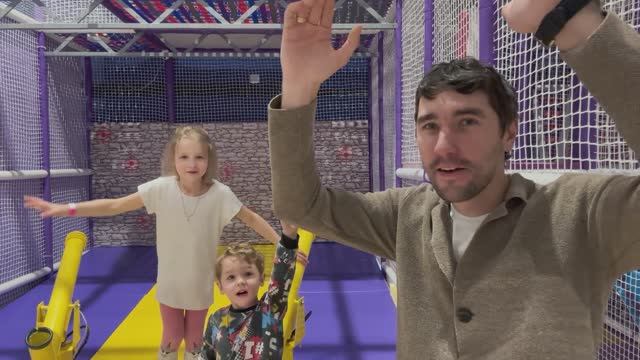 SVS Family-Игровая битва. Пушки против Эми.