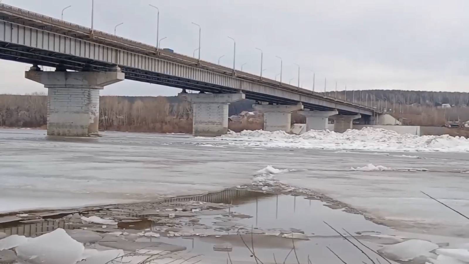 На Томи начался ледоход в Кемерове начался ледоход