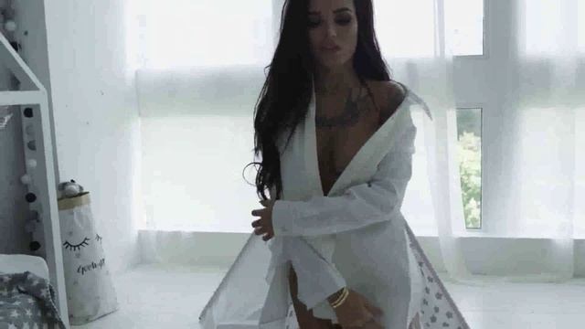 Relle Bey ft. 2 Milly - Uno Dos Tres