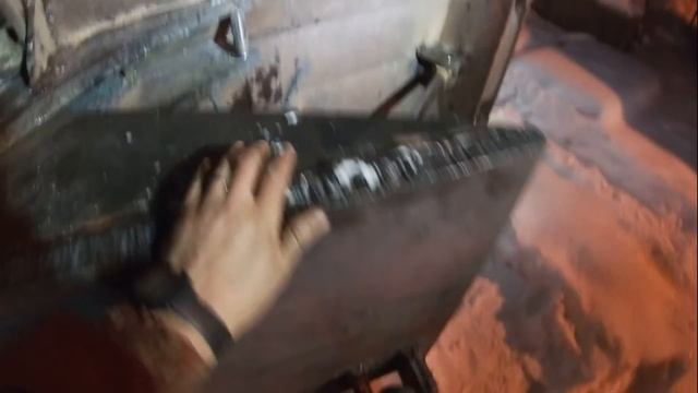 Трактор кировец К 700А.Забрали отвал после модернизации. Универсальный нож