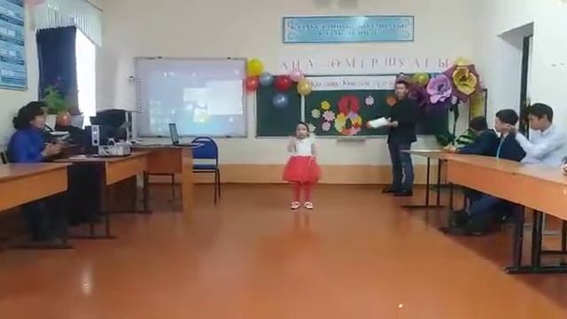 Уржар Нурайым апасына арнап Олен айтты