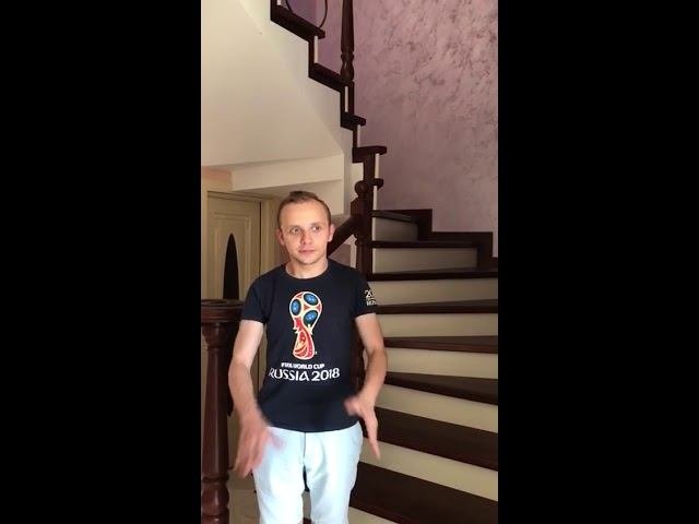 Лестница на второй этаж из бетона. Облицовка дубом