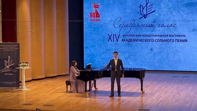 музыка Анатолия Новикова, слова Якова Шведова "Смуглянка"