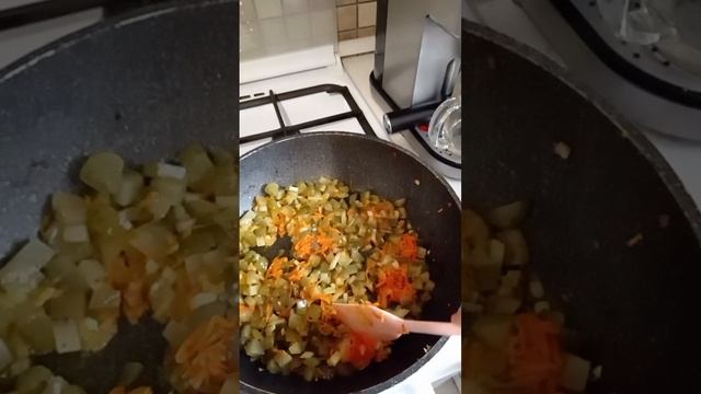 Рассольник и перловка с мясом и овощами