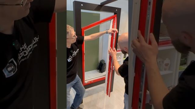 🚩 СТЕНД  оконного завода  СКАЛА 
Завод СКАЛА,  производитель  деревянных и алюмодеревянных окон.