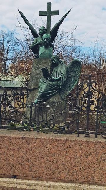 Некрополь Александро-Невской Лавры